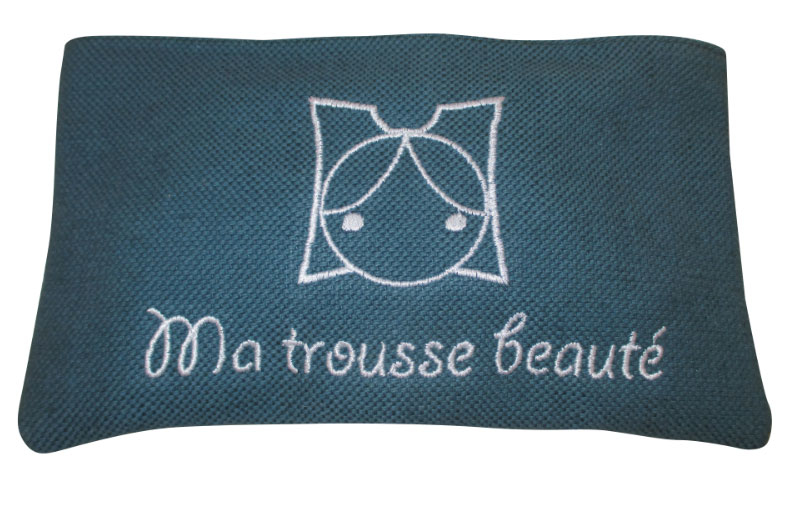 Trousse brodée