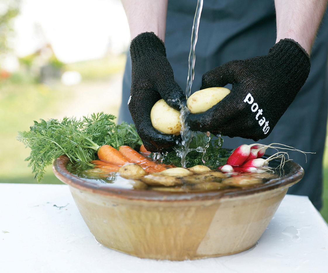 Gant éplucheur spécial pomme de terre x1 paire M/L - SKRUB'A Visuel deGant éplucheur spécial pomme de terre x1 paire M/L - SKRUB'A nylon polyamide, silicone - 22 x 15 x 1,5 cm