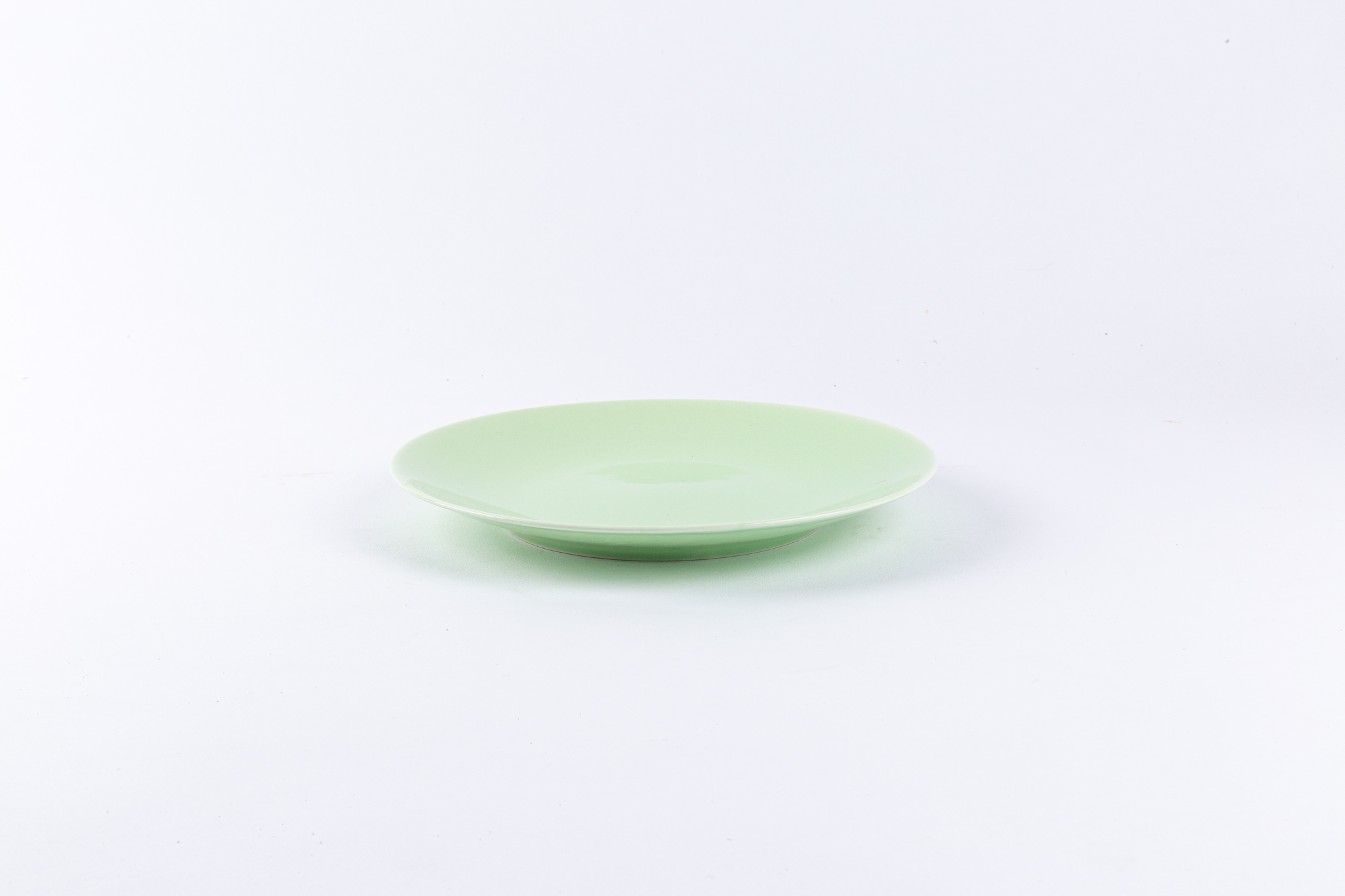 Visuel deL’assiette à dessert en porcelaine verte - Imtemporelle Votre assiette à dessert en porcelaine verte