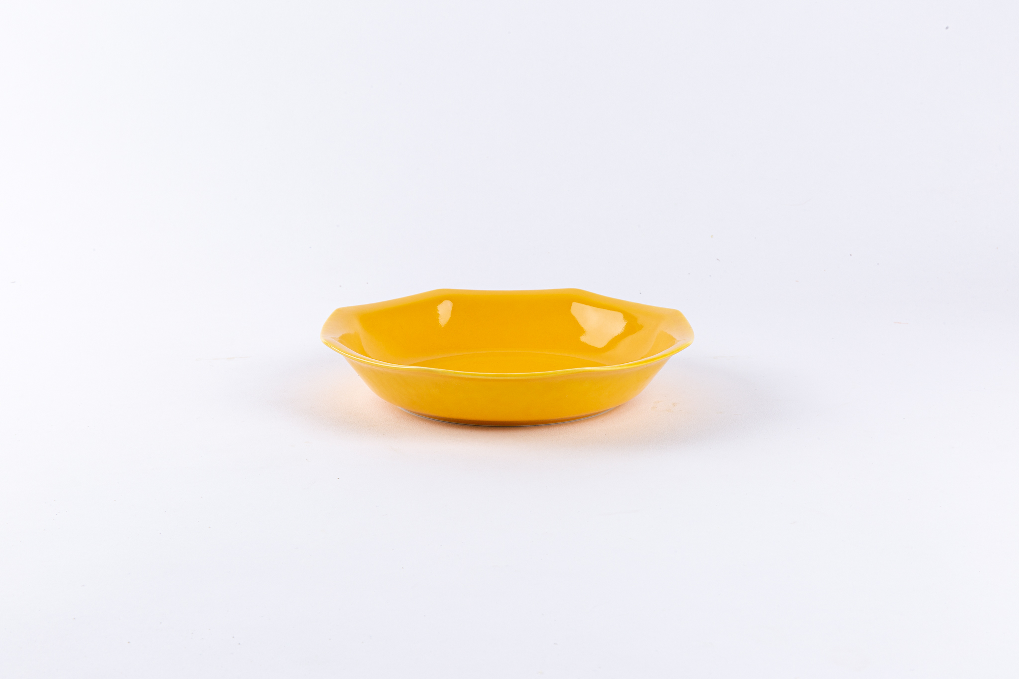 L’assiette Creuse En Porcelaine Jaune - Intemporelle