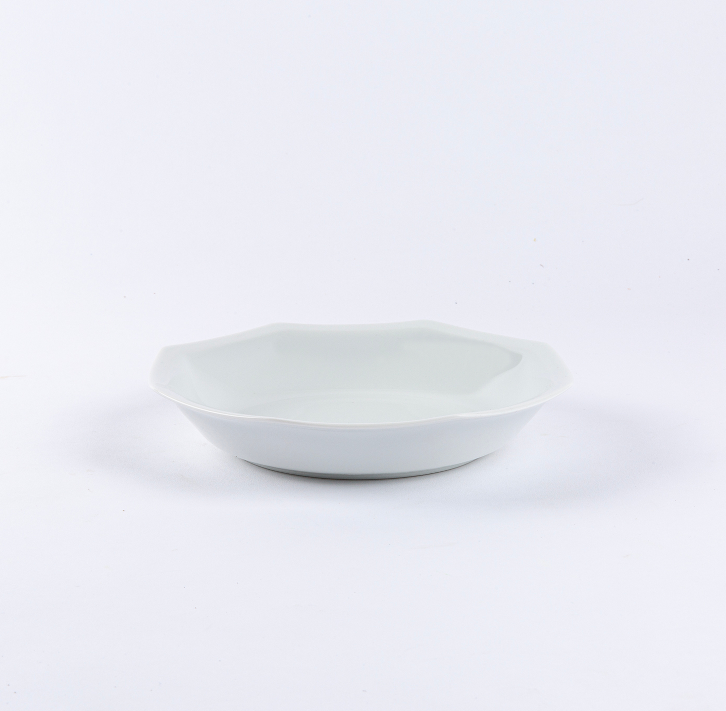 L’assiette Creuse En Porcelaine blanche de Limoges - Intemporelle