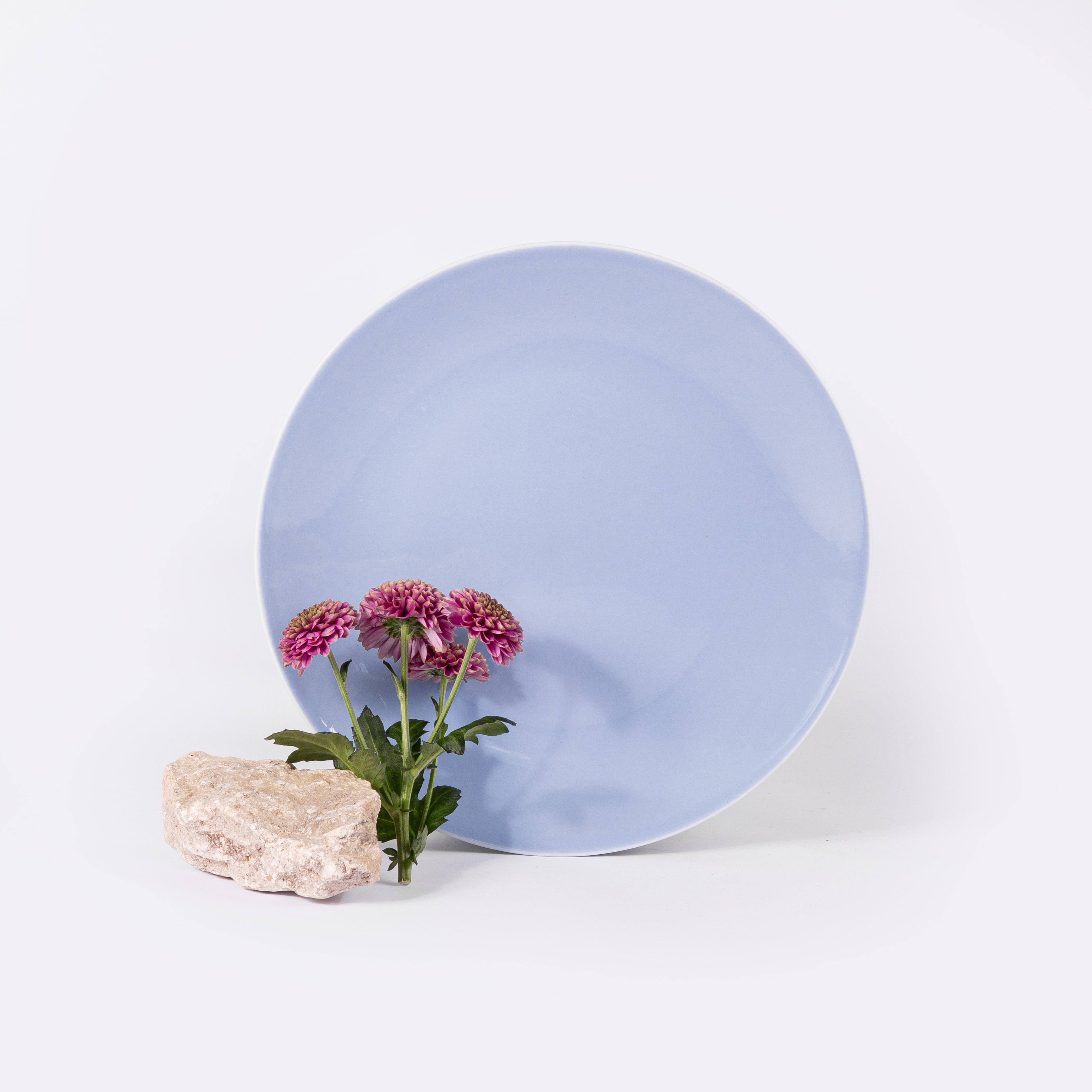 La grande assiette ronde en porcelaine - Bleu pastel - Essentielle