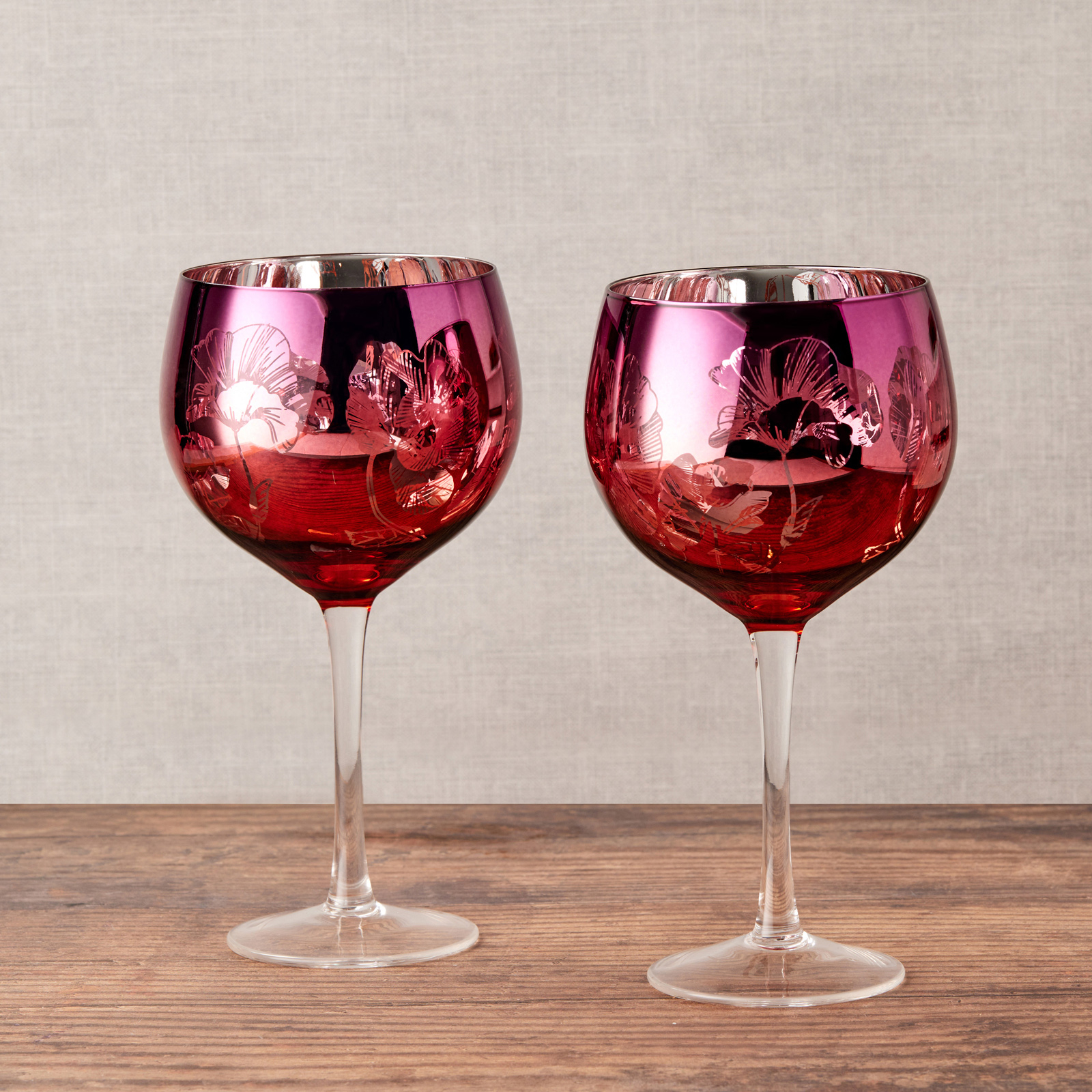 Visuel deLot de 2 verres à gin Bloom by Artland - Bloom Un décor magnifique avec un design détaillé rose, orange et argent, ces verres à gin exclusif comportent un bouquet de fleurs miroir, le tout sur un grand bol incurvé, et une tige haute pour une élégance ultime